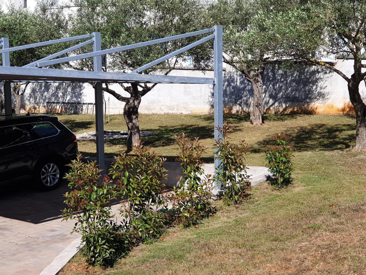 Apartments With A Parking Space Valbandon, Fazana - 7296 Štinjan Eksteriør billede